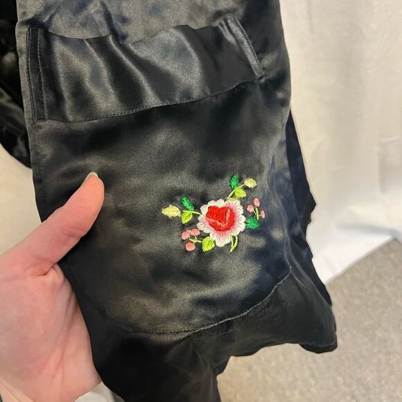 🌹 Vintage Chinese Asian Black Floral Embroidered Kimono Rayon and Silk Blend - Picture 3 of 9